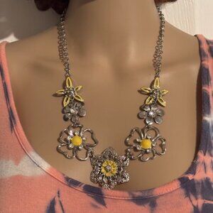 Chic Bib-Style Silver Necklace with Yellow & Silver Flower Accents